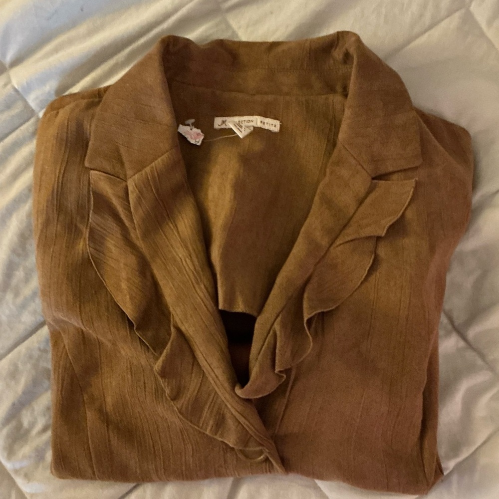 JM Collection Beige Ruffled Blazer - Picture 8 of 8